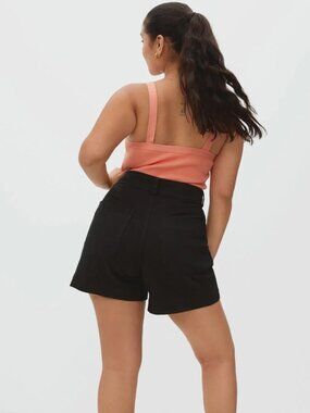 Everlane Way High Twill Short in Black